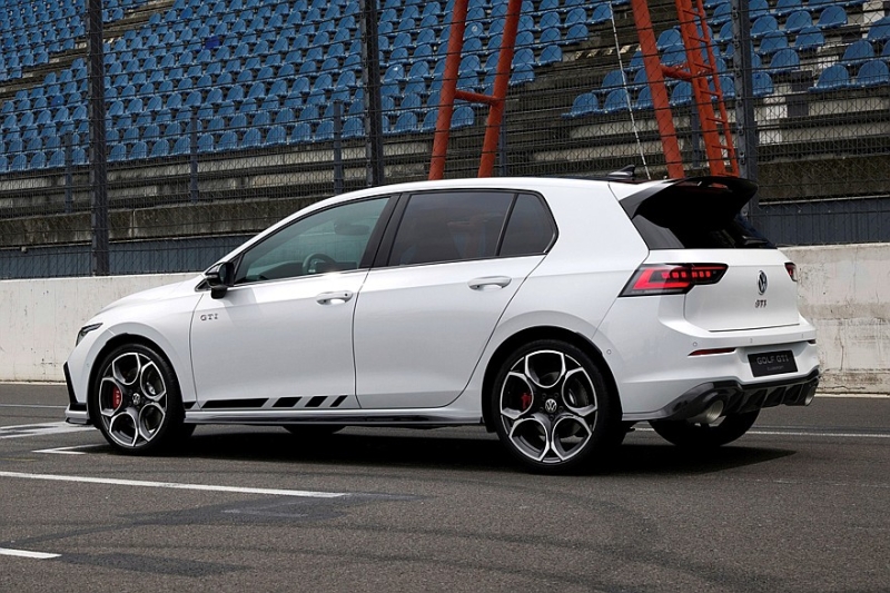 Обновлённый VW Golf GTI Clubsport: премьера на Нюрбургринге без рекорда