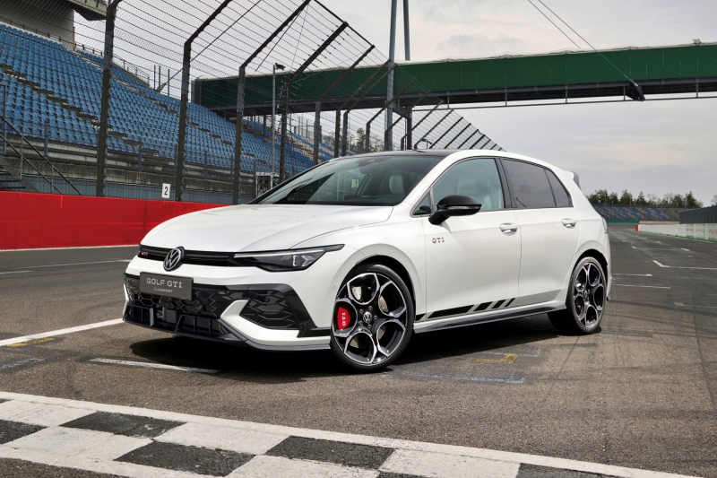 Обновлённый VW Golf GTI Clubsport: премьера на Нюрбургринге без рекорда