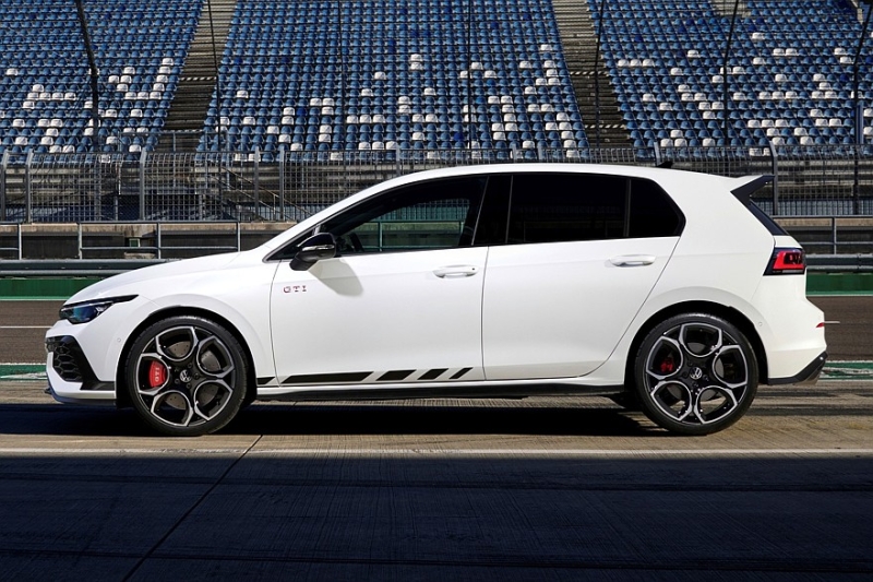 Обновлённый VW Golf GTI Clubsport: премьера на Нюрбургринге без рекорда