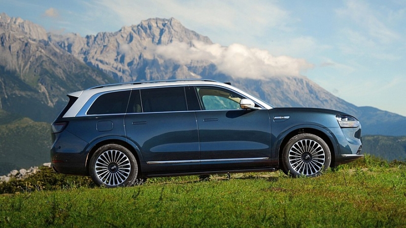 Едущий в РФ и бешено популярный в Китае кроссовер AITO M9 обрёл 5-местную версию