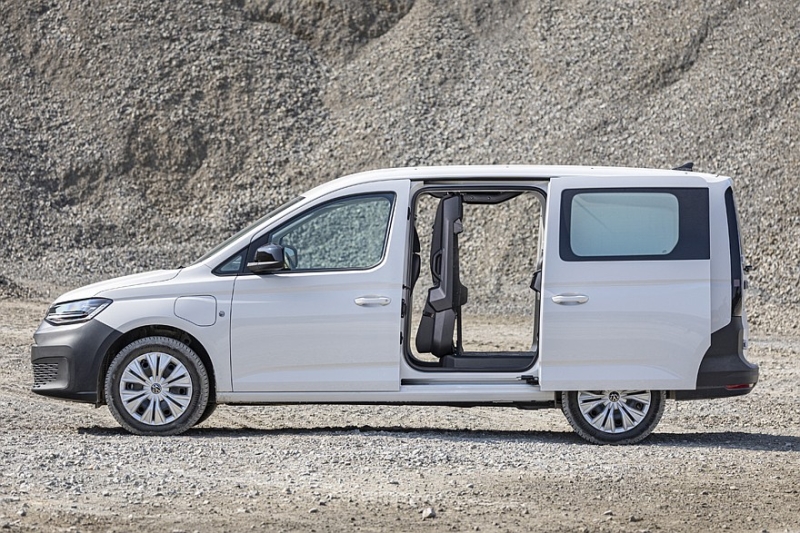 VW привёз в Ганновер новые Transporter и Caravelle, Multivan eHybrid 4Motion и Caddy Flexible