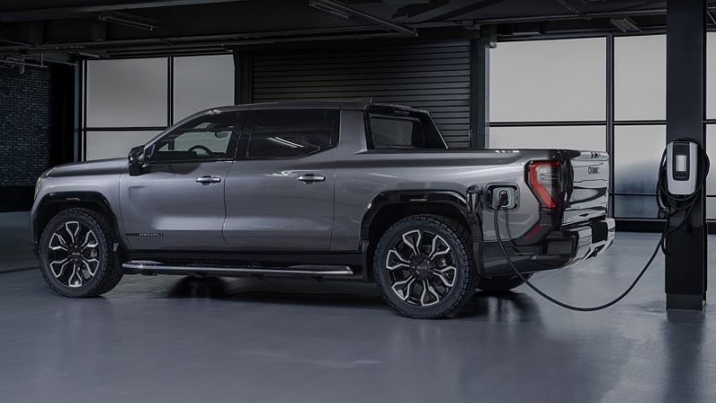 Большой пикап GMC Sierra EV Denali стал дешевле к 2025 модельному году