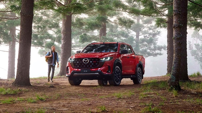 Mazda BT-50 пережил рестайлинг: другая решётка радиатора с большой эмблемой и новая мультимедиа