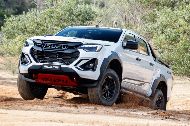 У пикапа Isuzu D-Max появилась новая топовая версия Blade, цена известна