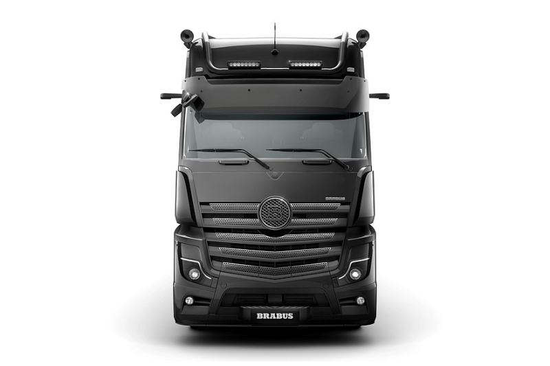 Моторхоум Brabus Big Boy 1200: мраморный санузел, холодильник для вина и две кровати