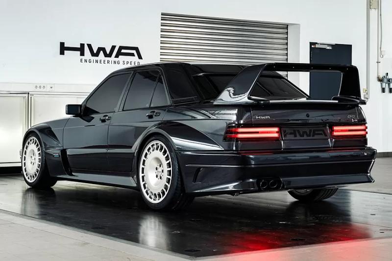 Рассекречен интерьер рестомода HWA Evo от создателей AMG: стильно и дорого