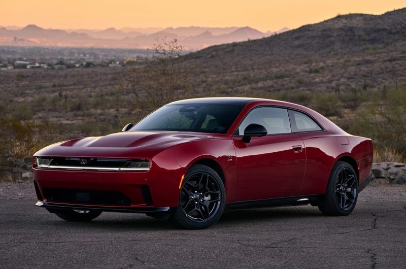 Планы Stellantis в США: срок выхода на рынок бензинового Dodge Charger и анонс новинок Jeep