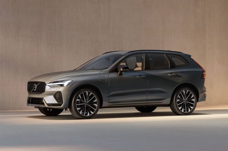 Бестселлер Volvo XC60 обновился в стиле старшего кроссовера Volvo XC90