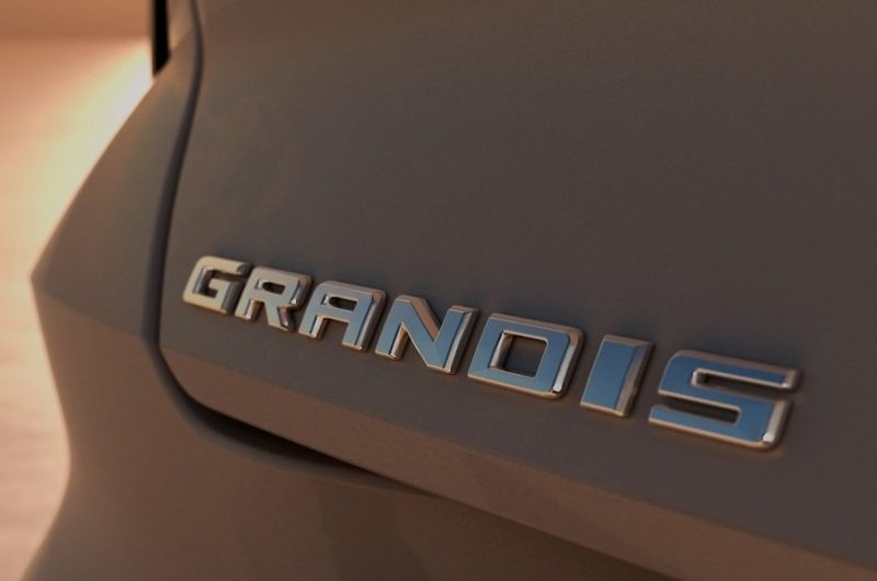 Mitsubishi Grandis вернётся в виде перелицованного кроссовера Renault