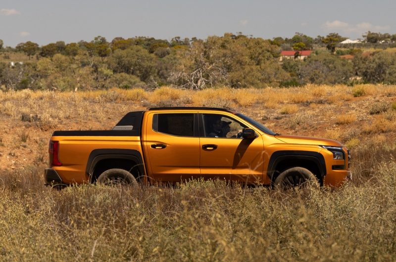 Nissan готовит Navara следующего поколения: пикап появится в следующем году