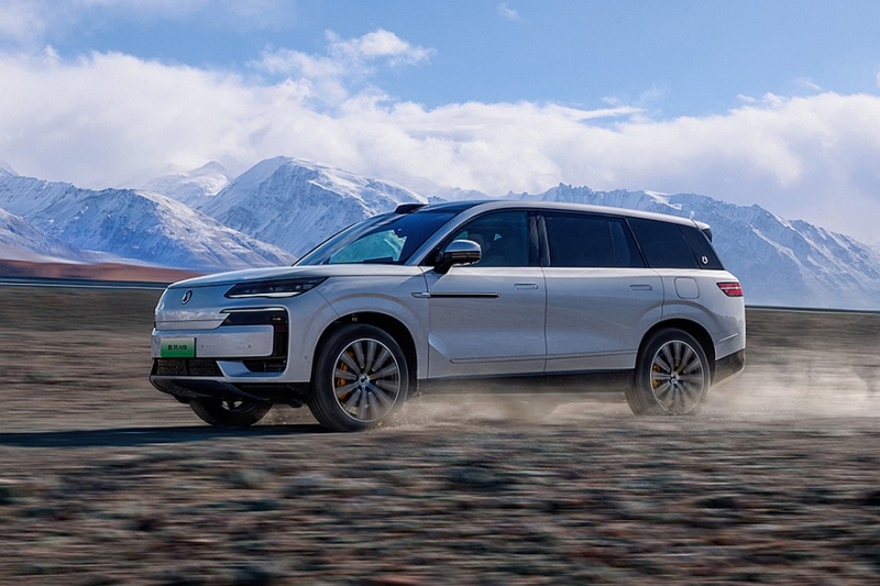 Denza N9 от BYD выходит на рынок: базовый кроссовер всё-таки дешевле Li L9