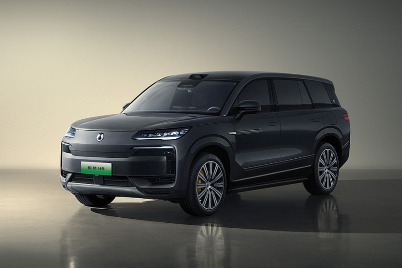 Denza N9 от BYD выходит на рынок: базовый кроссовер всё-таки дешевле Li L9