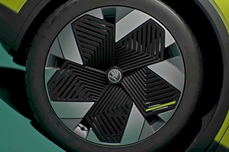 Новейший Skoda Elroq прирастает версиями: анонсирован «горячий» кроссовер RS