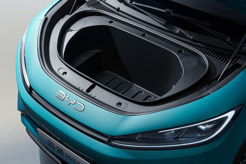 Новый кроссовер BYD Sea Lion 05 EV вышел против популярного Geely EX5