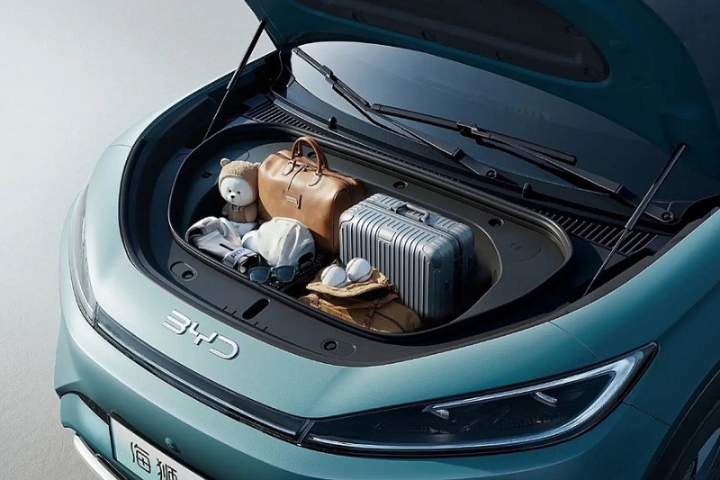 Новый кроссовер BYD Sea Lion 05 EV вышел против популярного Geely EX5