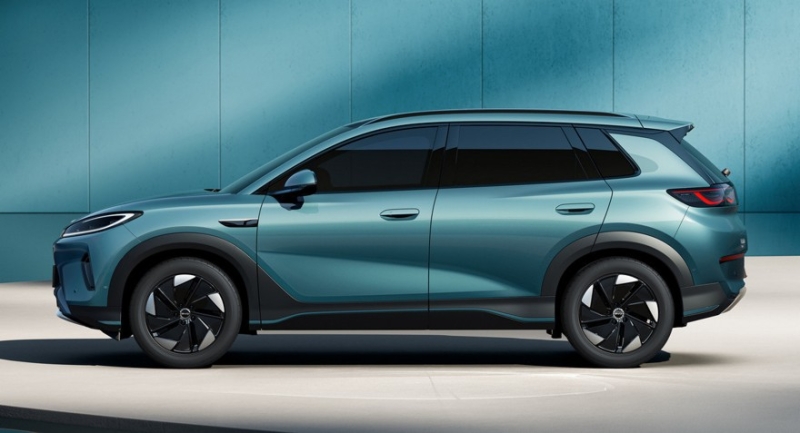 Новый кроссовер BYD Sea Lion 05 EV вышел против популярного Geely EX5