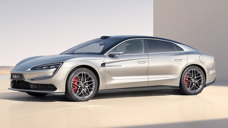 Роскошный седан Yangwang U7 от BYD: электромобиль и гибрид с оппозитным мотором
