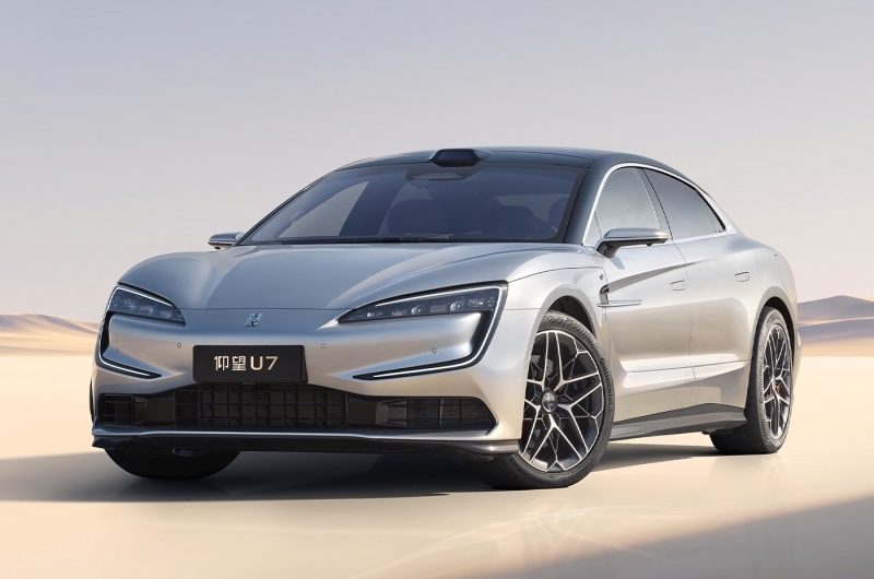Роскошный седан Yangwang U7 от BYD: электромобиль и гибрид с оппозитным мотором