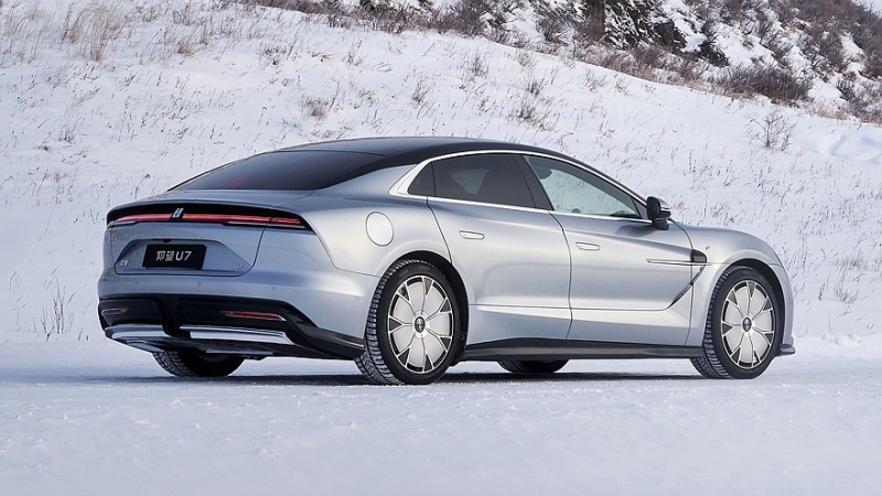 Роскошный седан Yangwang U7 от BYD: электромобиль и гибрид с оппозитным мотором