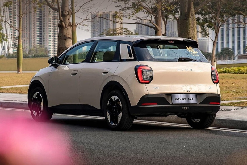 Стильный Aion UT от GAC дебютировал за пределами Китая с другой начинкой