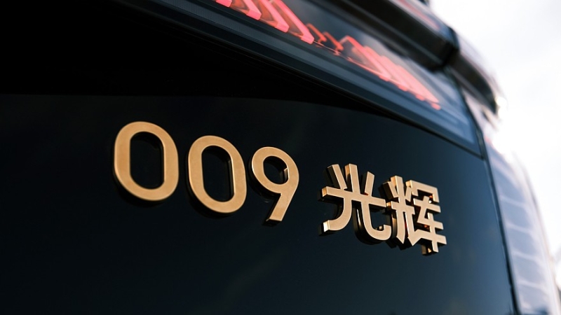 Ещё роскошнее, ещё дороже: VIP-версия Zeekr 009 теперь доступна с золотой отделкой