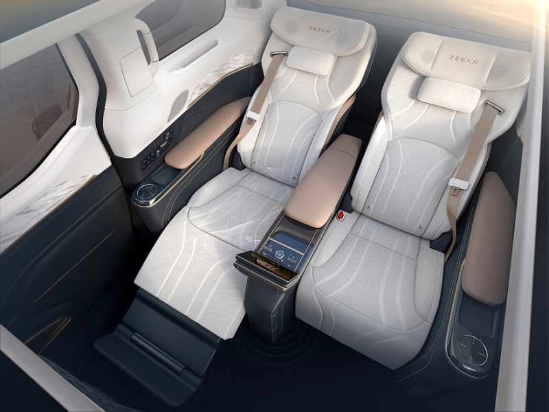 Ещё роскошнее, ещё дороже: VIP-версия Zeekr 009 теперь доступна с золотой отделкой