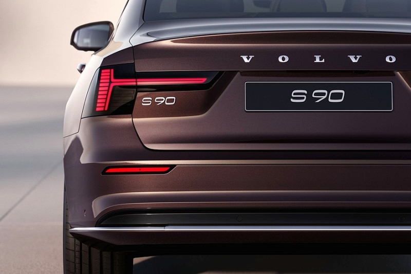 Флагманский седан Volvo S90 обновлён в духе родственных кроссоверов