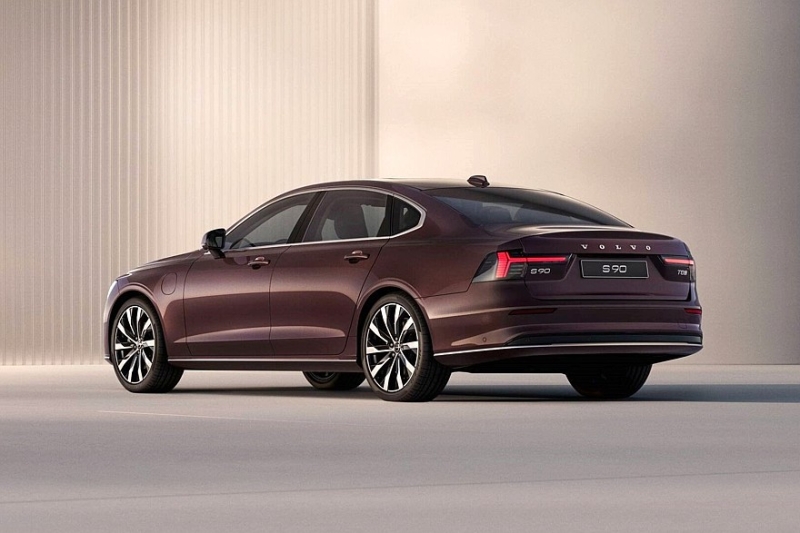 Флагманский седан Volvo S90 обновлён в духе родственных кроссоверов