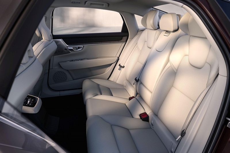 Флагманский седан Volvo S90 обновлён в духе родственных кроссоверов