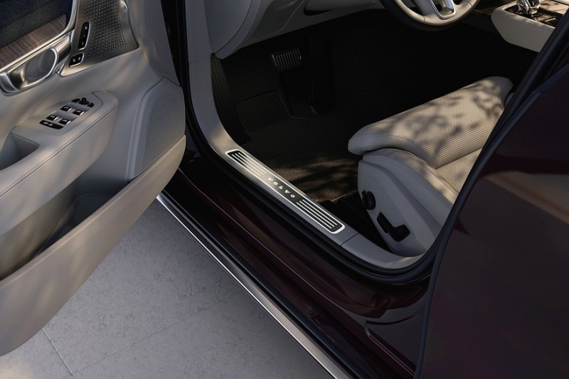 Флагманский седан Volvo S90 обновлён в духе родственных кроссоверов