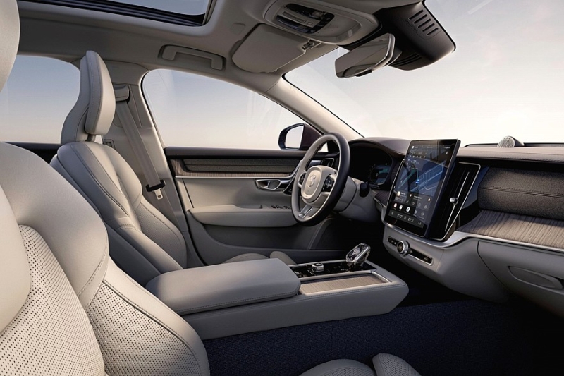 Флагманский седан Volvo S90 обновлён в духе родственных кроссоверов