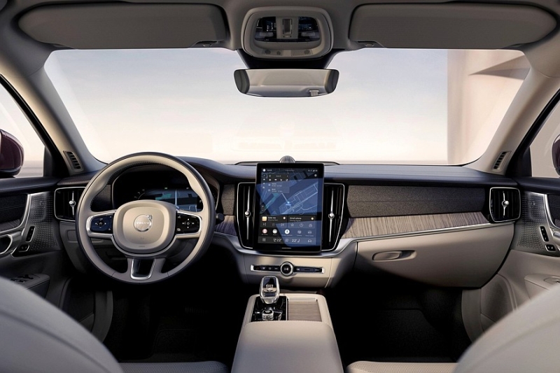 Флагманский седан Volvo S90 обновлён в духе родственных кроссоверов