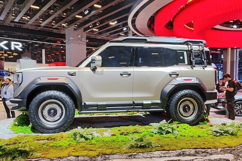 Hongqi анонсировала брутальный гибридный внедорожник с четырьмя электромоторами