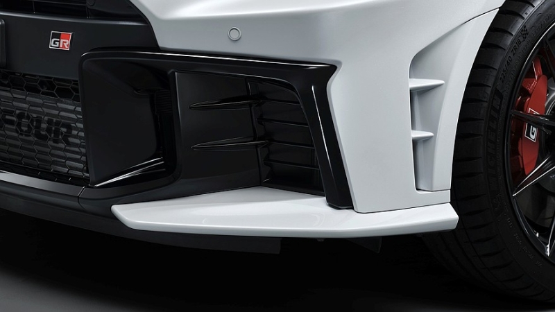 Хот-хэтч Toyota GR Yaris опять обновлён: усиленное шасси и новый аэродинамический обвес