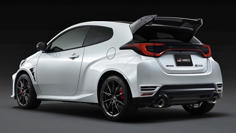 Хот-хэтч Toyota GR Yaris опять обновлён: усиленное шасси и новый аэродинамический обвес
