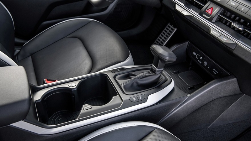 Kia K4 хэтчбек справил премьеру в США: элегантнее седана, но без технических отличий