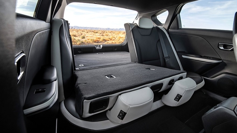 Kia K4 хэтчбек справил премьеру в США: элегантнее седана, но без технических отличий