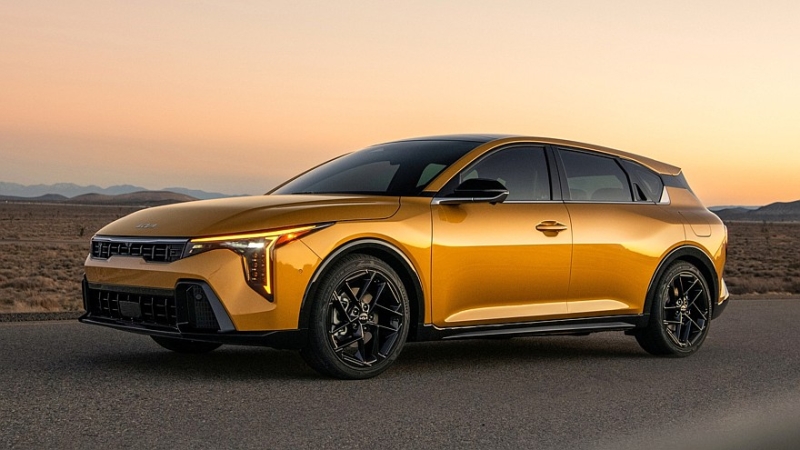 Kia K4 хэтчбек справил премьеру в США: элегантнее седана, но без технических отличий