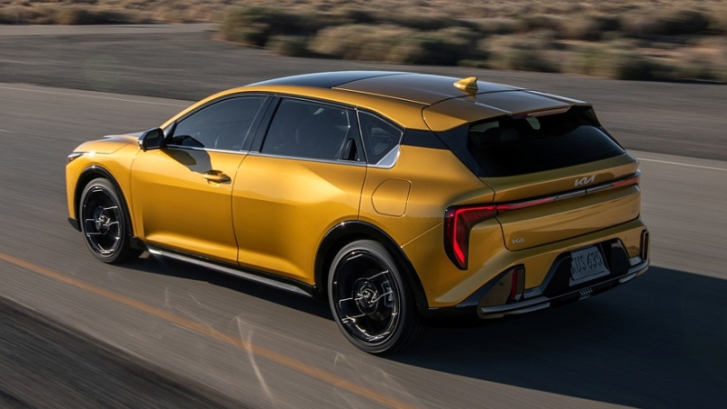 Kia K4 хэтчбек справил премьеру в США: элегантнее седана, но без технических отличий