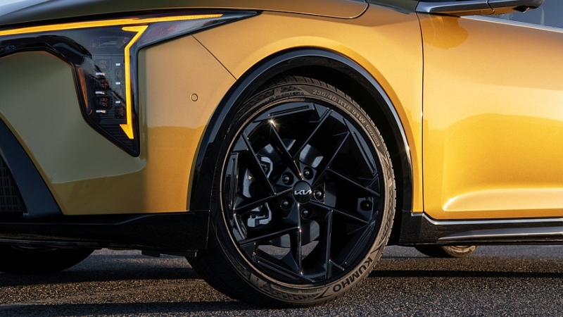 Kia K4 хэтчбек справил премьеру в США: элегантнее седана, но без технических отличий