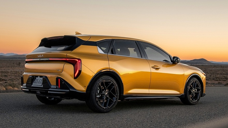 Kia K4 хэтчбек справил премьеру в США: элегантнее седана, но без технических отличий