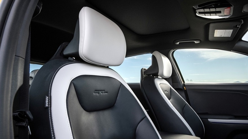 Kia K4 хэтчбек справил премьеру в США: элегантнее седана, но без технических отличий