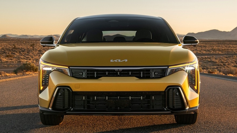 Kia K4 хэтчбек справил премьеру в США: элегантнее седана, но без технических отличий