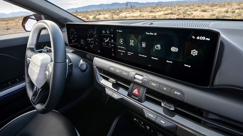 Kia K4 хэтчбек справил премьеру в США: элегантнее седана, но без технических отличий