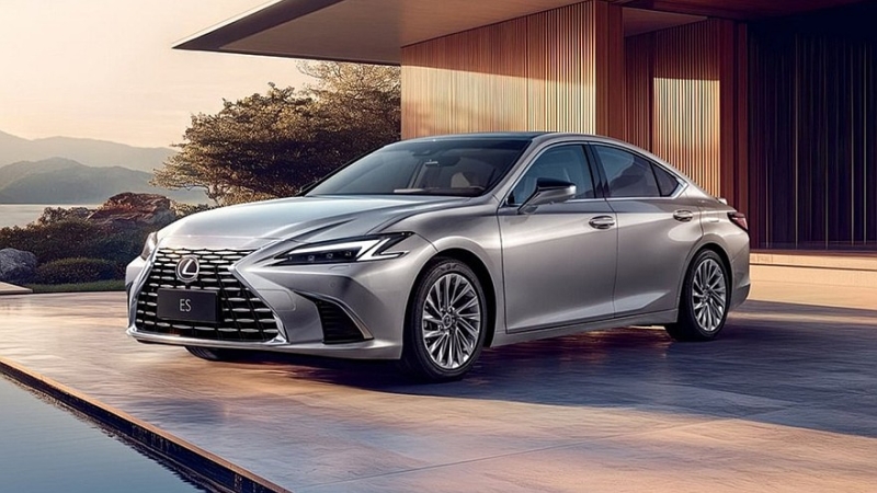 Lexus готовится к скорой презентации глобального нового седана ES: первые тизеры