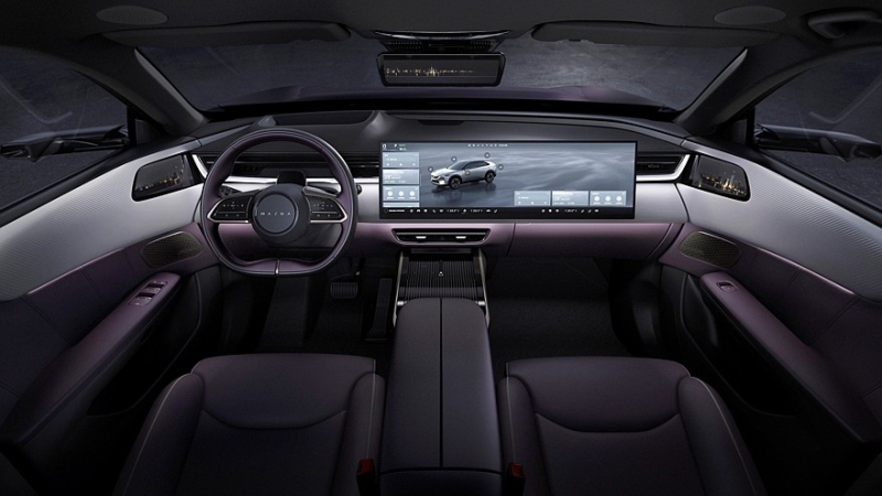 Mazda EZ-60: китайская платформа, большое табло в салоне и глобальные амбиции