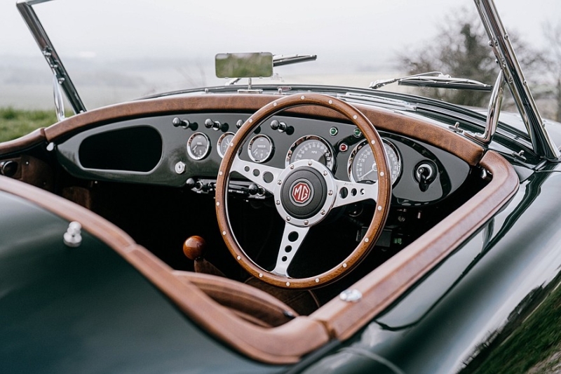 MGA Factory Edition: лёгкий рестомод от Frontline Cars с двумя моторами Ford на выбор