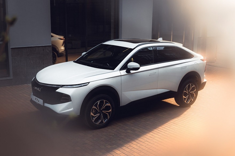 Новый купеобразный кроссовер Haval F7x, которого не было даже в Китае: цены в России