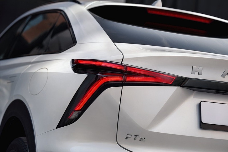 Новый купеобразный кроссовер Haval F7x, которого не было даже в Китае: цены в России