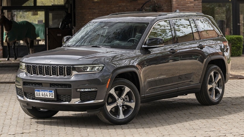 Обновлённый Jeep Grand Cherokee: первые изображения